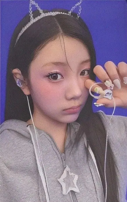 ILLIT - [BOMB] merch ver. Photocards - Yoolxv.store